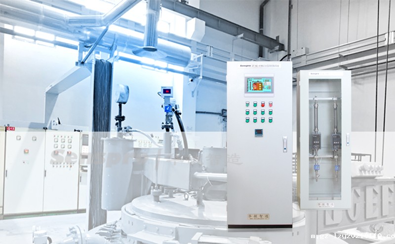 1676948930119678.jpg 经办人手持身份证.jpg